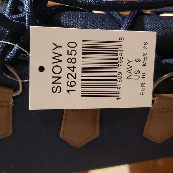 JBU Ladies Winter and Spring boots. Size 9, New with it's Box. Color Navy Blue - Picture 8 of 9